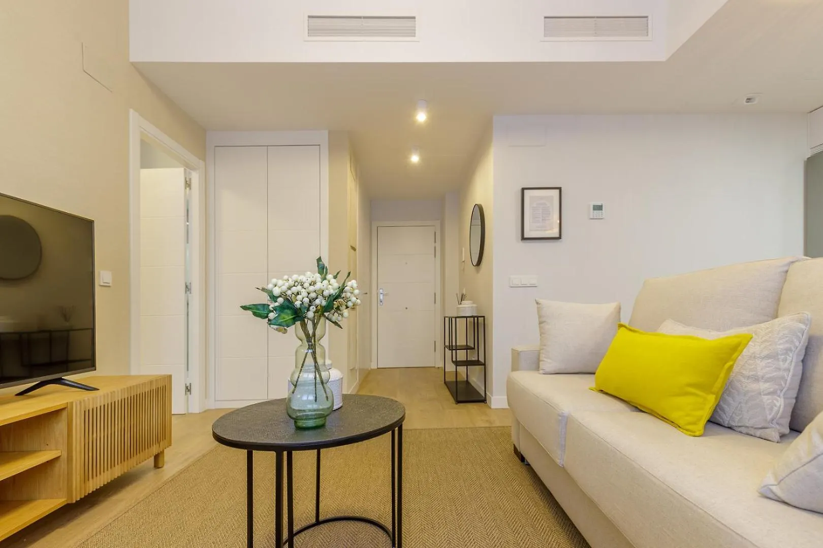 Malagueta Miramar With Shared Pool By Caleta Homes Malaga